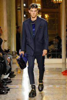 Versace  FALL 2018 MENSWEAR Milan MFW коллекция Версаче осень 2018 мужская неделя моды в Милане Mainstyles